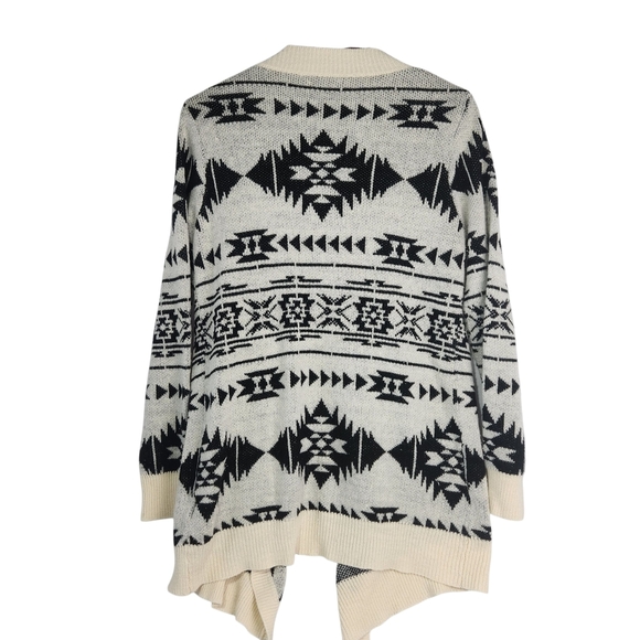 Love Culture Black and Cream Geometric Cardigan Open Front Medium Aztec Knit - Picture 2 of 10